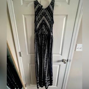Black and white sleeveless long dress. XS